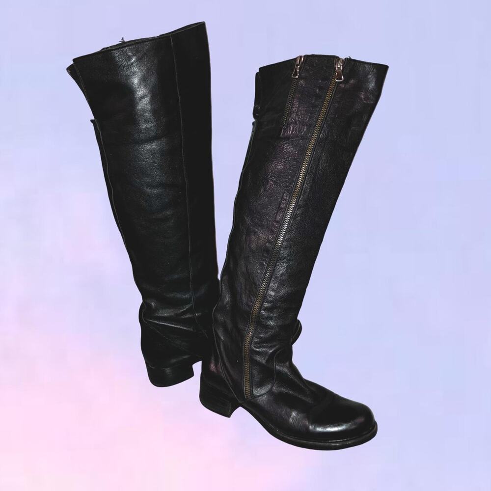 Vintage 90s y2k leather boots made in Italy
